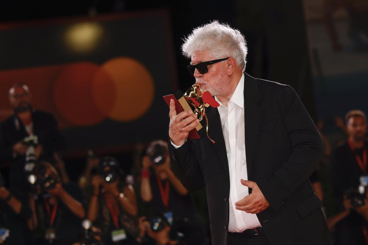 Pedro Almodóvar, ganador del León de Oro a la mejor película por "The Room Next Door"