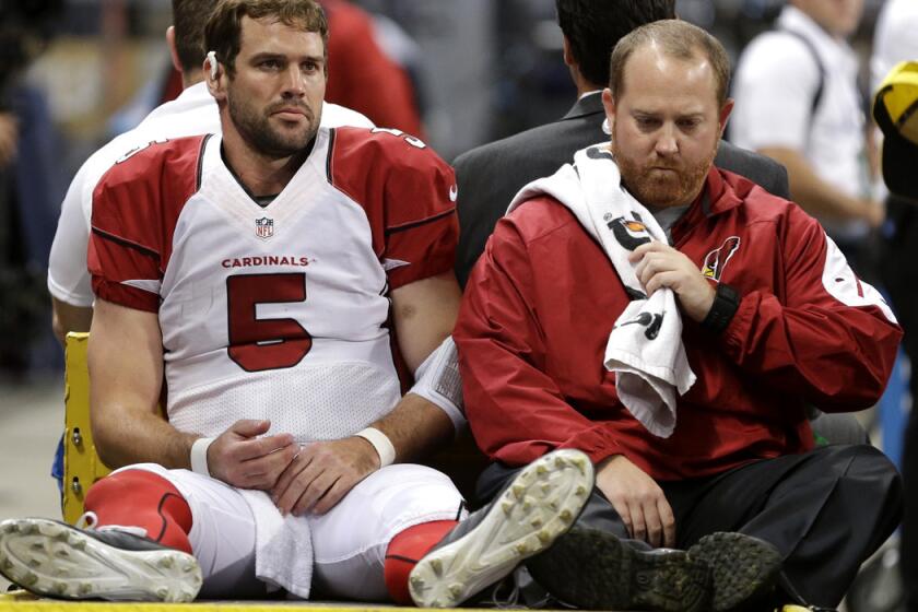 Cardinals quarterback Drew Stanton leaves the field after injuring his right knee in the second half of a game against the Rams on Thursday night in St. Louis.