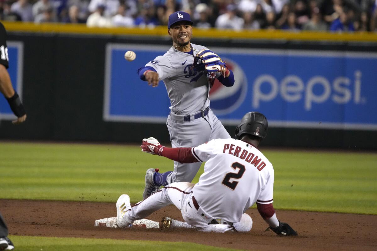 Muncy's base hit in 9th lifts Dodgers to 3-2 win over Tigers and