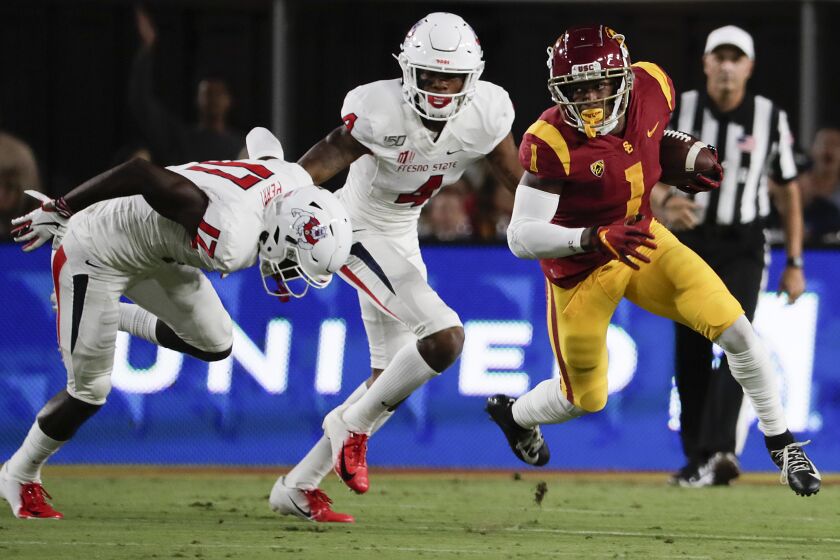 LOS ANGELES, CA, SATURDAY, AUGUST 31, 2019 - Velus Jones returns a kickoff against Fresno State at the Coliseum. (Robert Gauthier/Los Angeles Times)