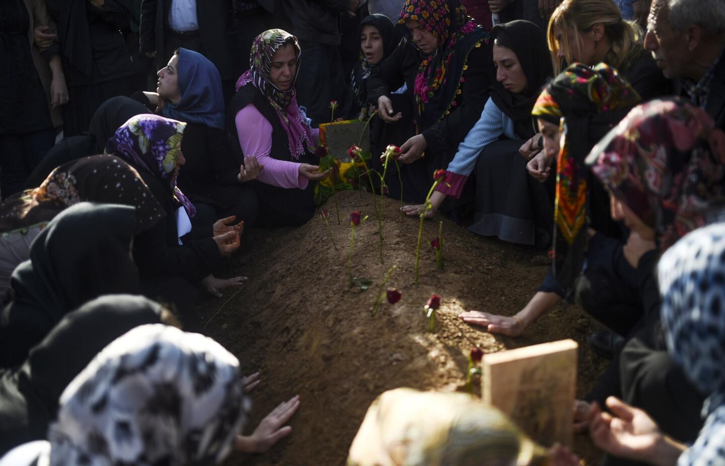 Turks mourn bombing victims