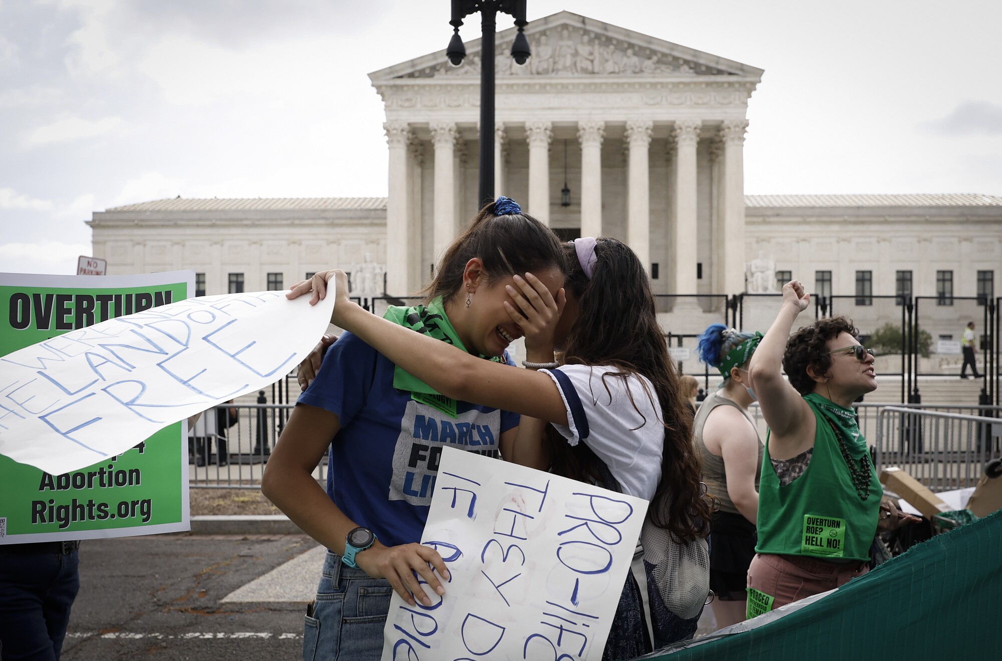 Kürtaj hakları aktivistleri Washington DC'deki ABD Yüksek Mahkemesi önünde tepki gösterdi.