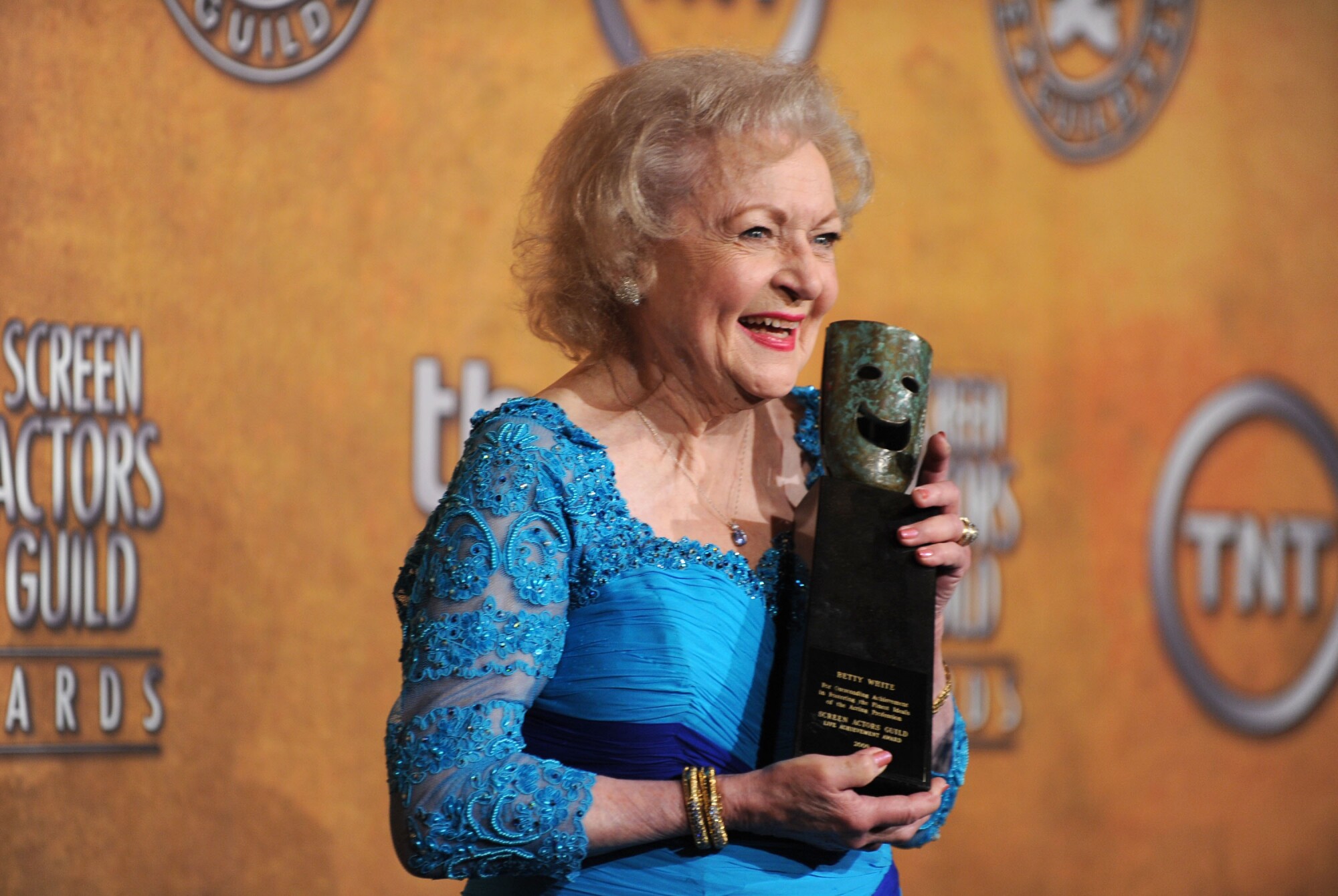 Betty White poses with a Life Achievement Award in the press room.