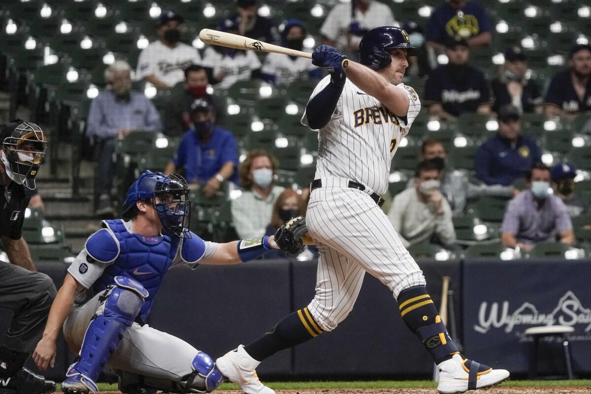 The Brewers' Travis Shaw hits the game-winning RBI single with two outs in the 11th inning.
