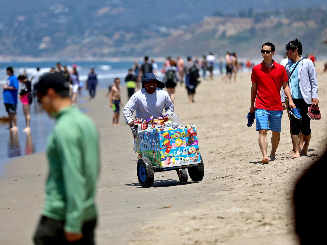 Santa Monica street vendors struggle amid new licensing rules
