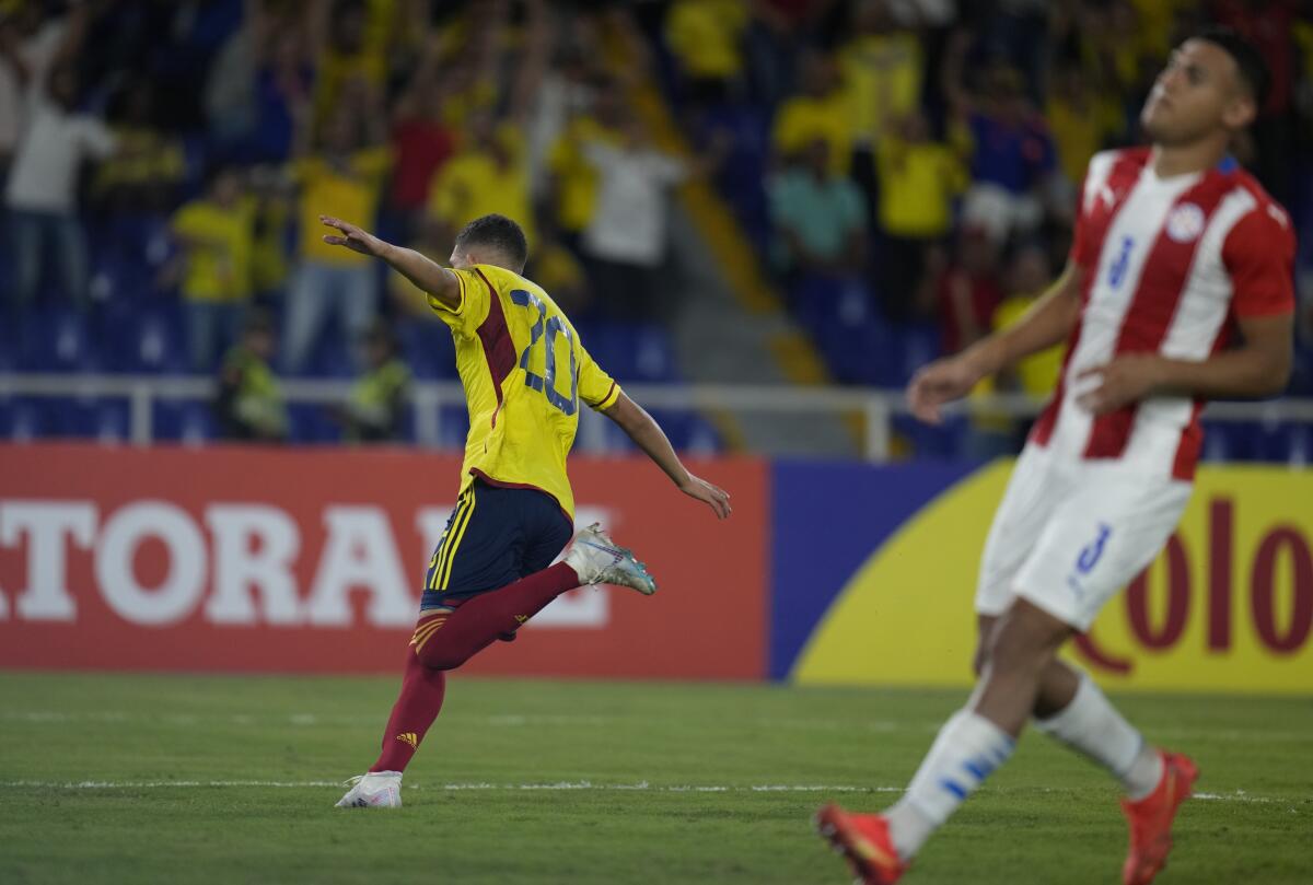 Daniel Luna, de Colombia, festeja tras anotar ante Paraguay en el Sudamericano Sub20,