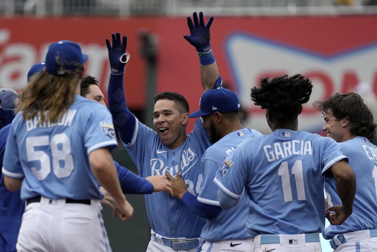 Fermin's bunt in ninth gives Royals 4-3 win over White Sox - The San Diego  Union-Tribune