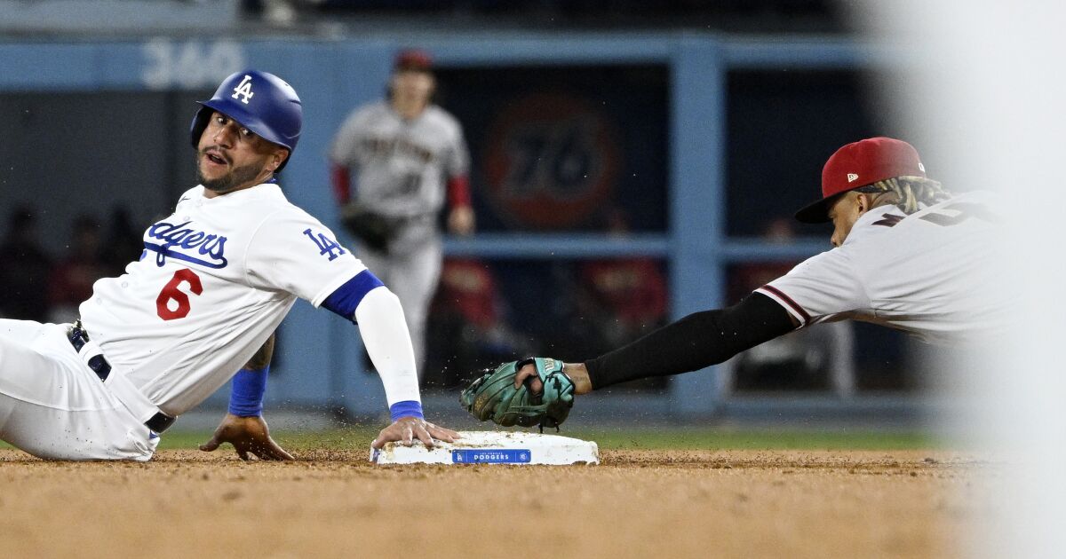 Missed scoring chances take their toll as the Dodgers lose to the Diamondbacks