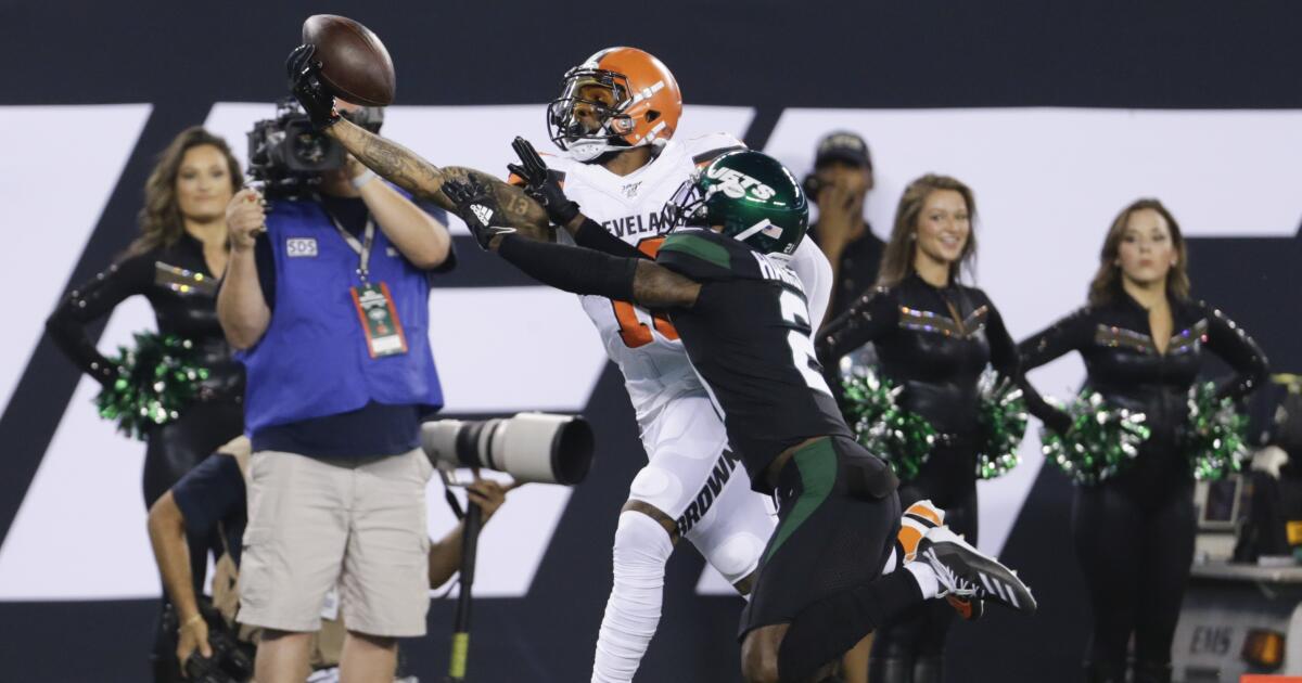 Odell Beckham Jr. Lays Out for Sideline Catch at Stadium Practice