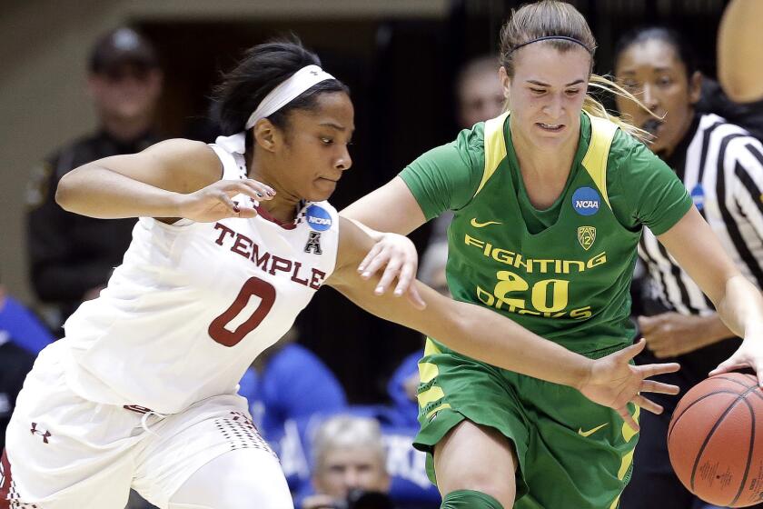 Temple's Alliya Butts (0) and Oregon's Sabrina Ionescu (20) chase after a loose ball during the first half Saturday.