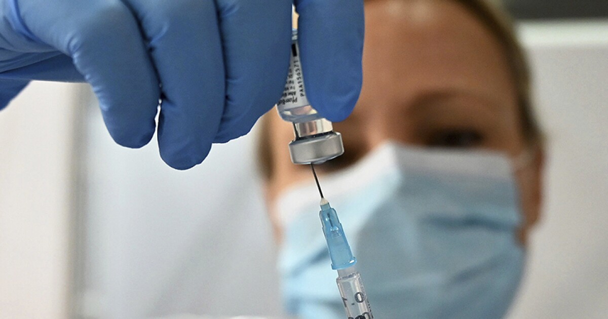 Santa Clara cuts the vaccine to the hospital so teachers can skip the queue