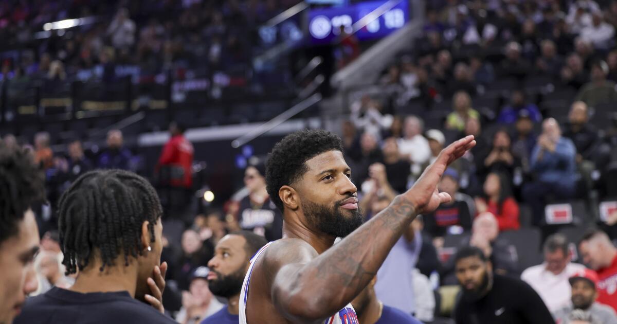 Paul George, Clippers'ın 76ers'ı mağlup etmesiyle Los Angeles'a dönüşünde yuhalanmaktan mutsuz