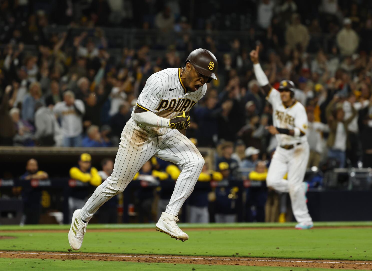 Padres fall to Brewers on 10th-inning walk-off home run - The San Diego  Union-Tribune