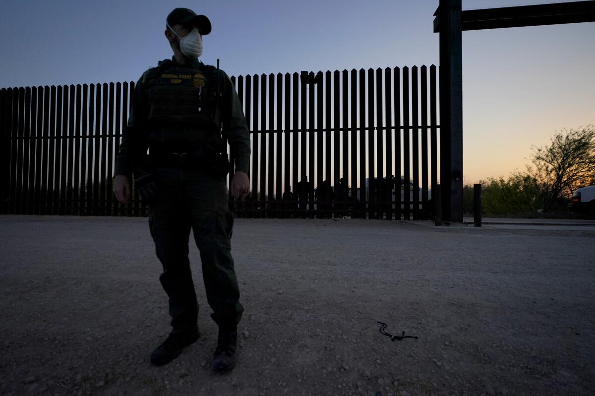 Gobernador: Texas construirá muro fronterizo