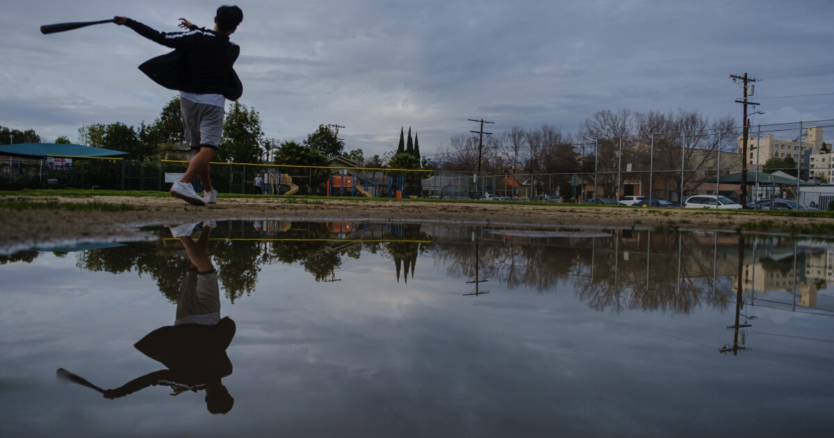 April rain breaks records in L.A. County, dusts mountains with snow - Los Angeles Times