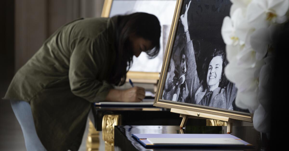 Sen. Dianne Feinstein’s body is flown home to California