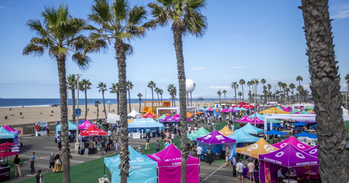Tesla, TikTok and taquitos: On the beach at the world’s first wealth festival
