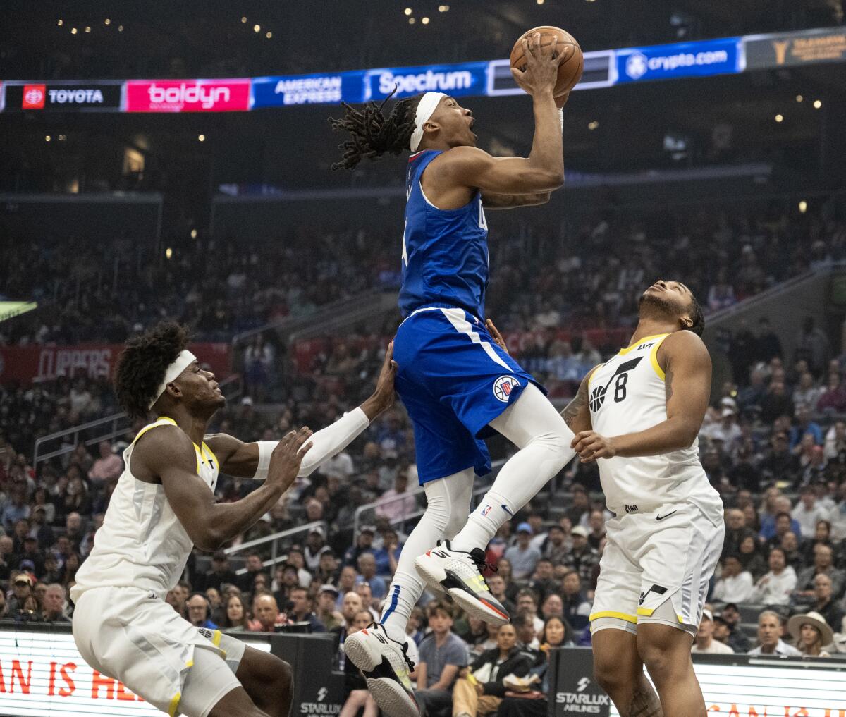 জেমস হার্ডেনের ট্রিপল-ডাবল ক্লিপারদের জ্যাজের উপর একটি প্রভাবশালী জয় এনে দেয় জেমস হার্ডেনের ট্রিপল-ডাবল ক্লিপারদের জ্যাজের উপর একটি প্রভাবশালী জয় এনে দেয়