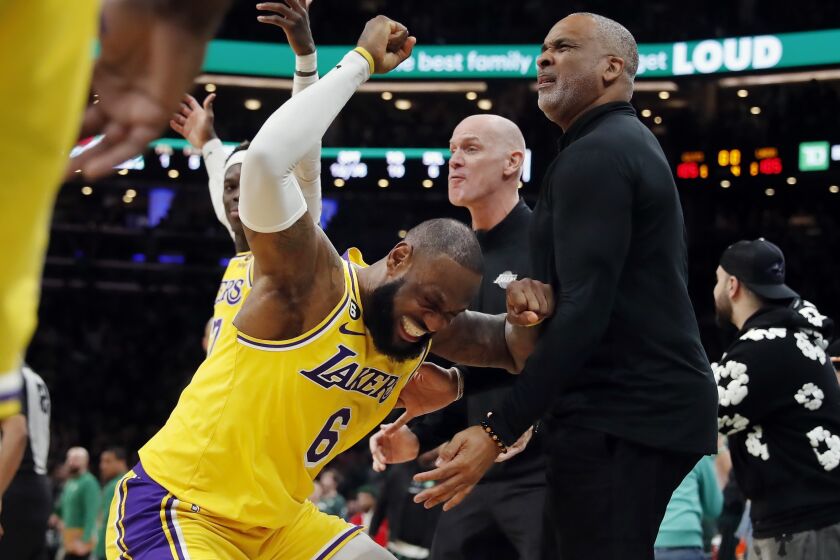 Los Angeles Lakers' LeBron James (6) reacts after missing a shot late in the fourth quarter.