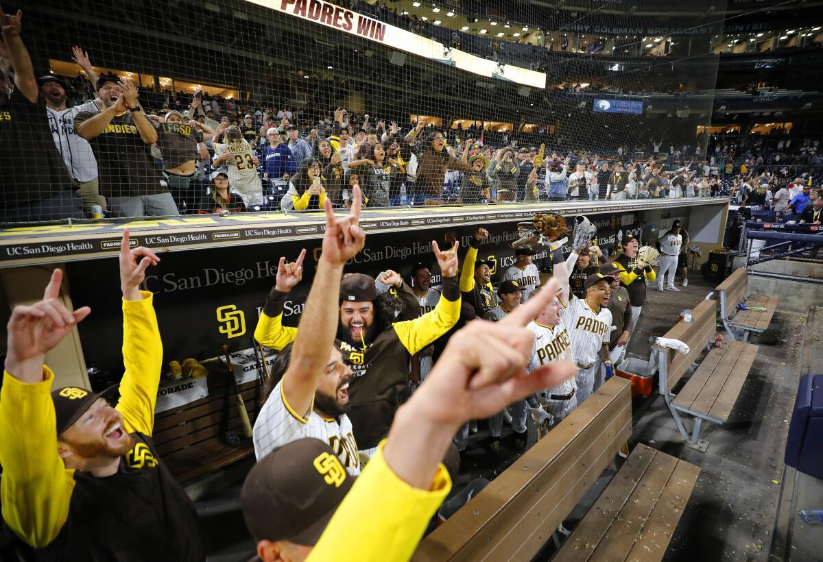 Padres: Profar's catch saves game in 4-2 win over Giants