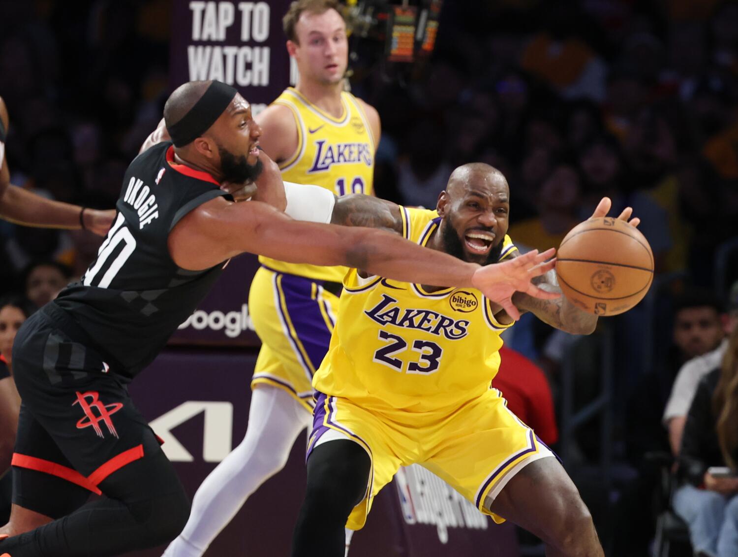 Shorthanded Lakers knock off Durant-less Rockets in playoff opener