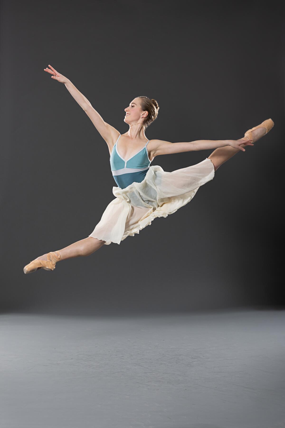 Aurora Skirts is providing resources to dancers who can't work because of the Covid-19 pandemic.