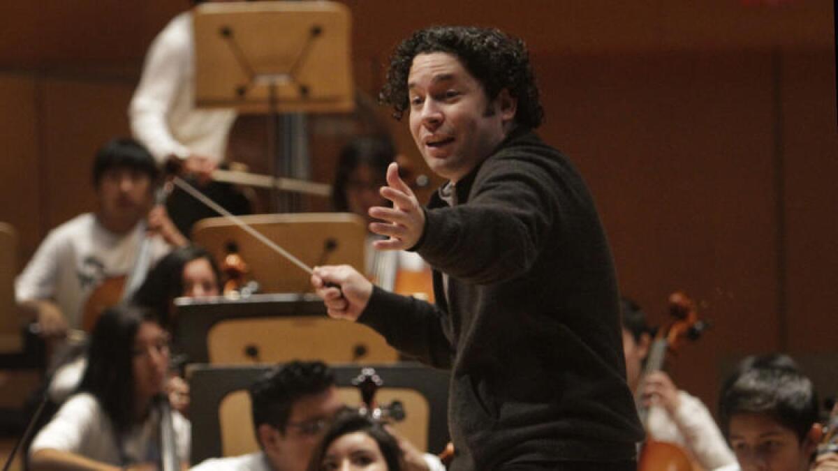 Gustavo Dudamel, al frente de la Orquesta Juvenil de Los Ángeles, en el Walt Disney Concert Hall en 2014.