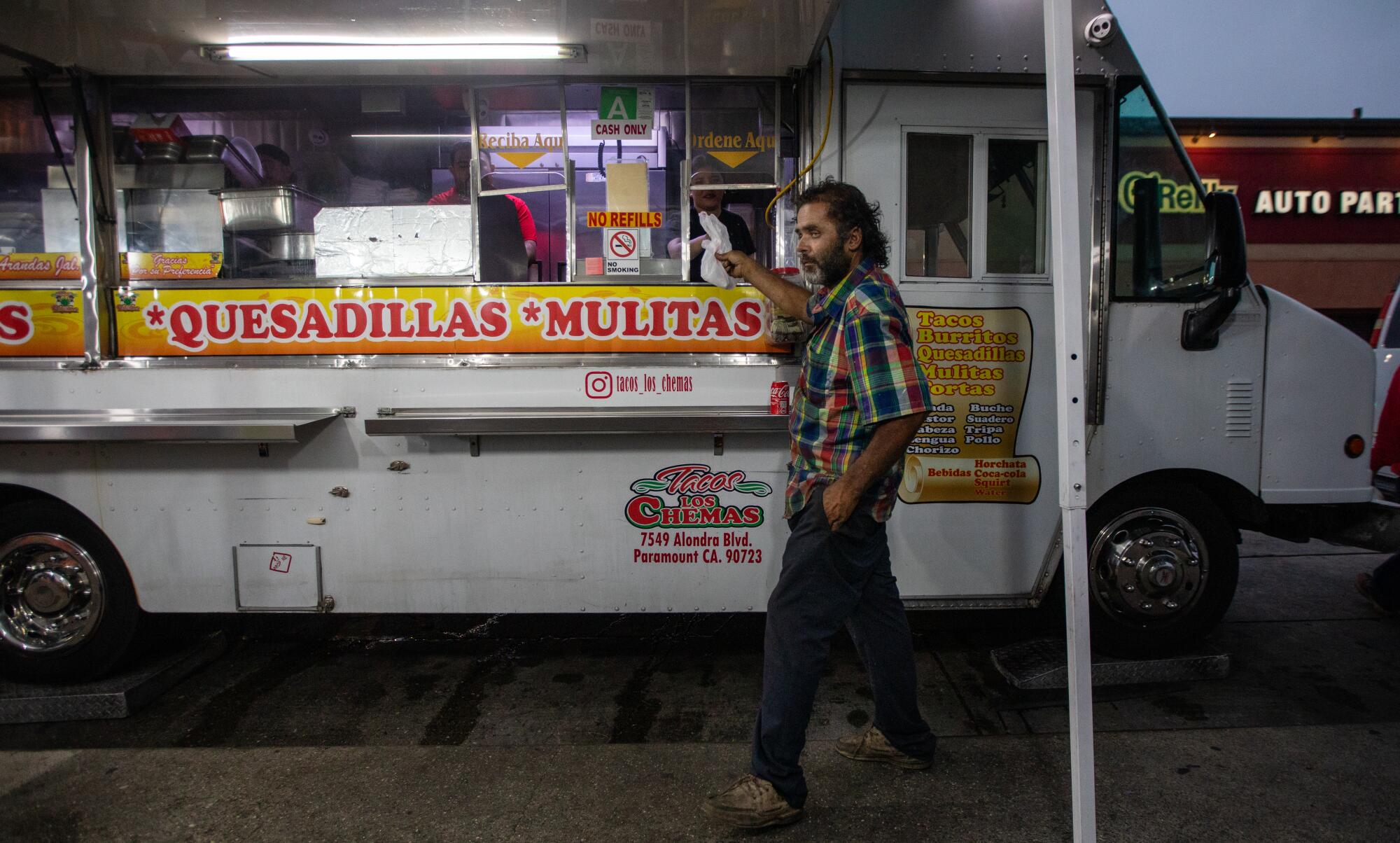El camión de comida de Tacos Los Chemas fue robado el 28 de mayo.