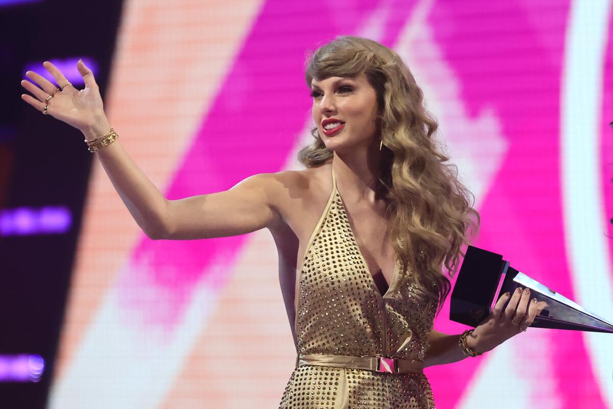 Taylor Swift accepts the Artist of the Year award onstage during the 2022 American Music Awards in Los Angeles
