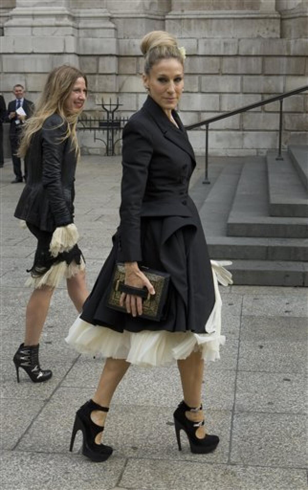 Fashion elite remembers Alexander McQueen in London service 