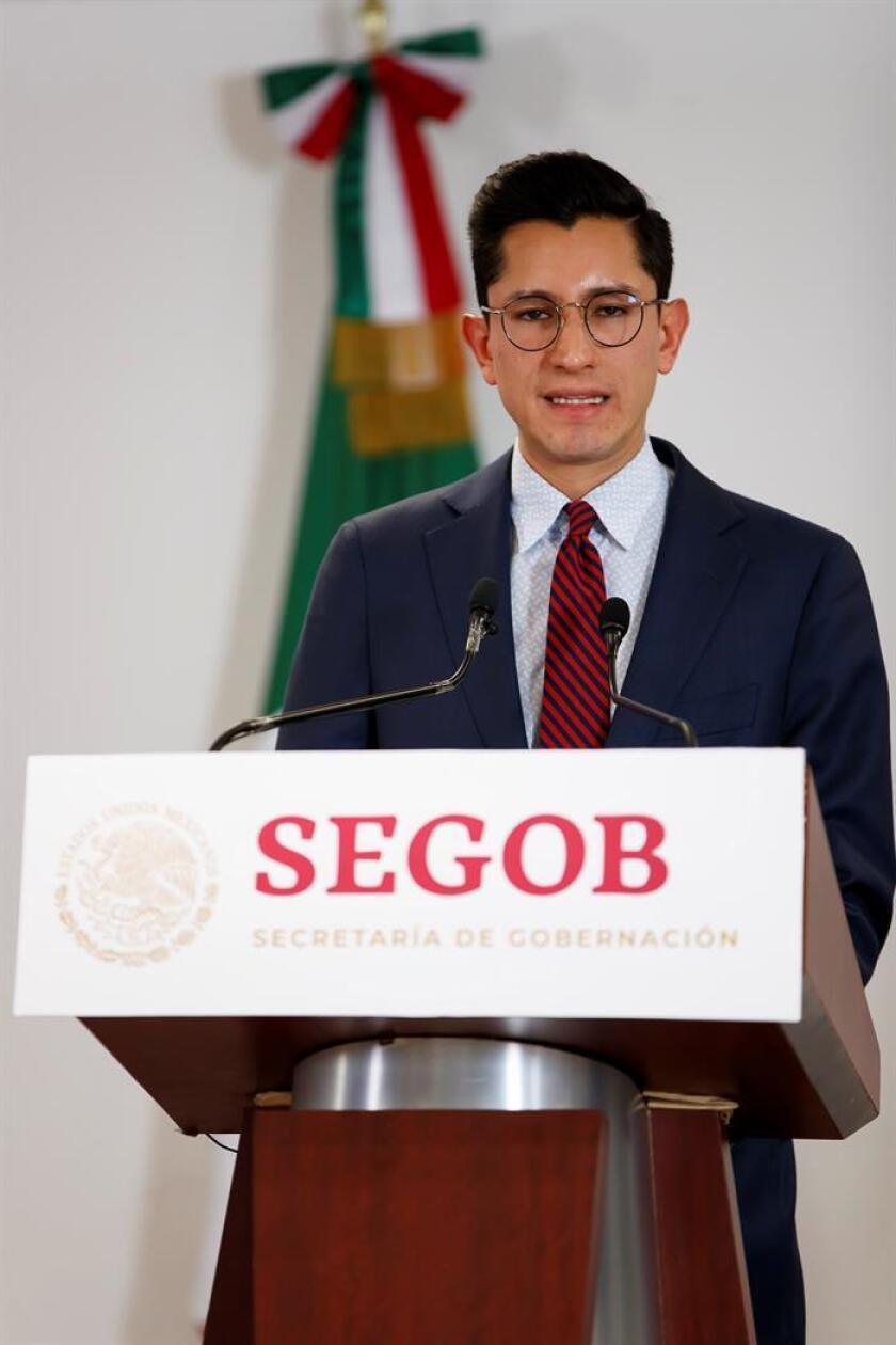 El vocero de la Secretaría de Relaciones Exteriores de México, Roberto Velasco, ofrece declaraciones este viernes, en Ciudad de México (México). EFE