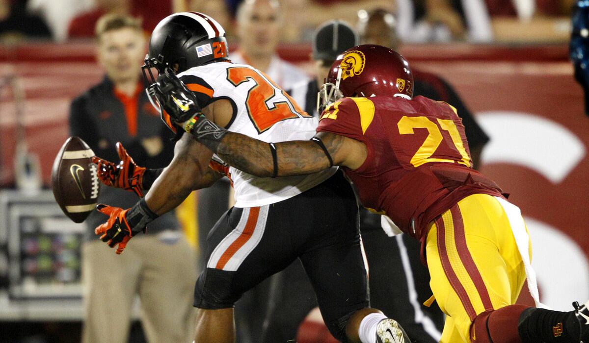 USC safety Su'a Cravens breaks up a pass intended for Oregon State running back Terron Ward in the first quarter.