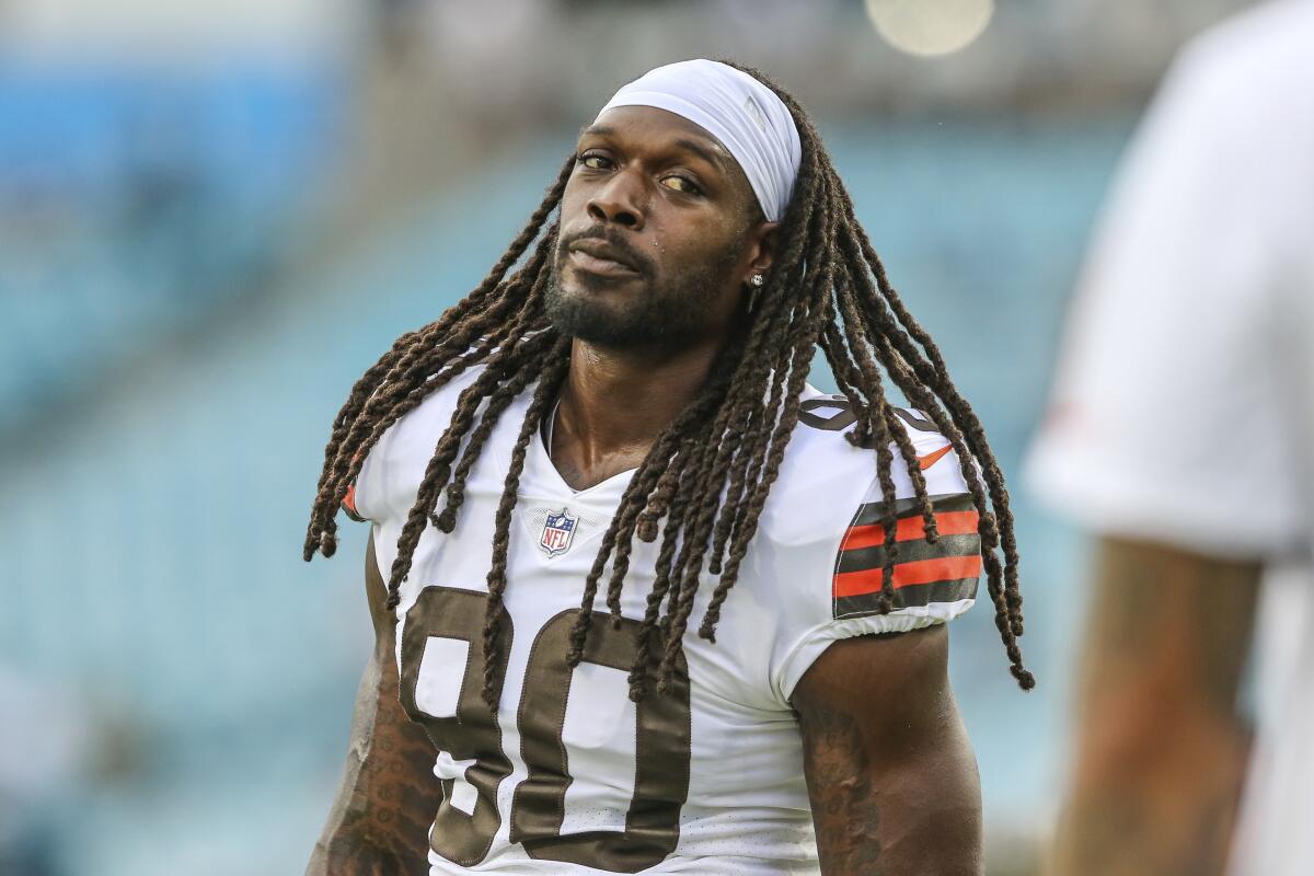 Browns' Jadeveon Clowney emotional in first game back in Houston