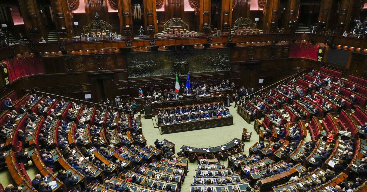 La Meloni ottiene la fiducia nel Parlamento italiano