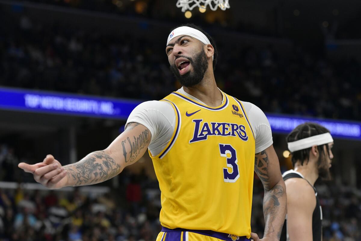 Los Angeles Lakers forward Anthony Davis (3) reacts to a jeering fan in the second half.