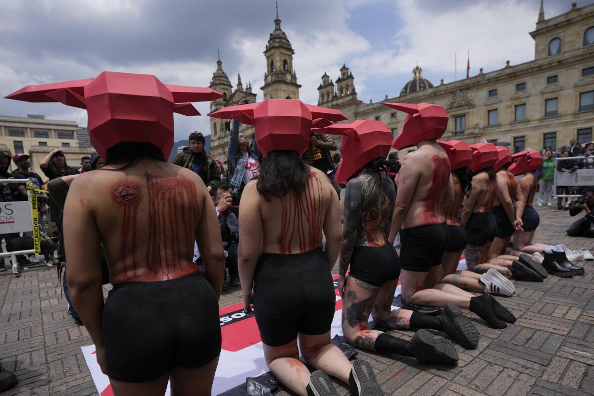 Activistas por los derechos de los animales protestan contra las corridas de toros 