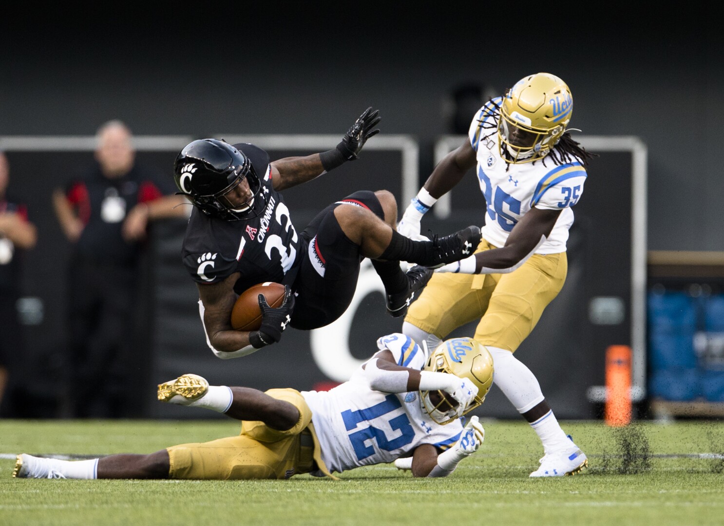 Ucla Stumbles Out Of The Gate In Loss To Cincinnati Los Angeles