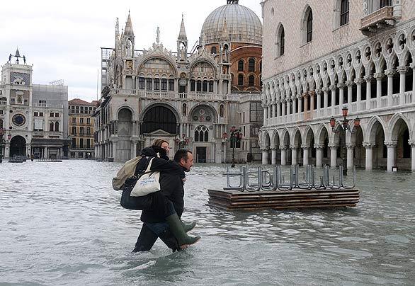 Monday: Day in photos - Venice