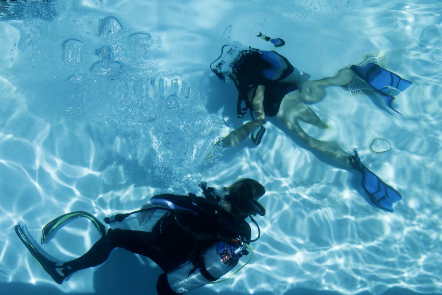 Photo Gallery: Free scuba lesson for women at Sport Chalet