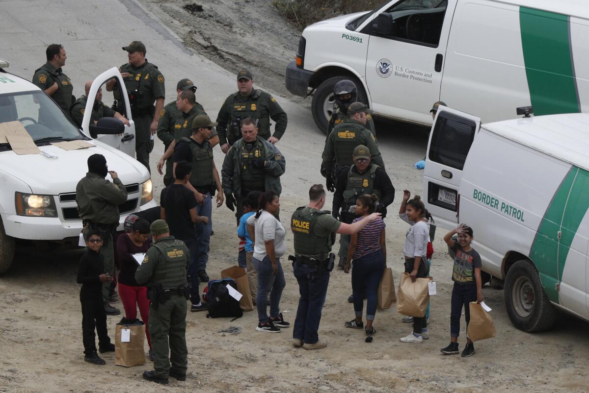 California dará 28 millones de dólares para ayudar a solicitantes de asilo