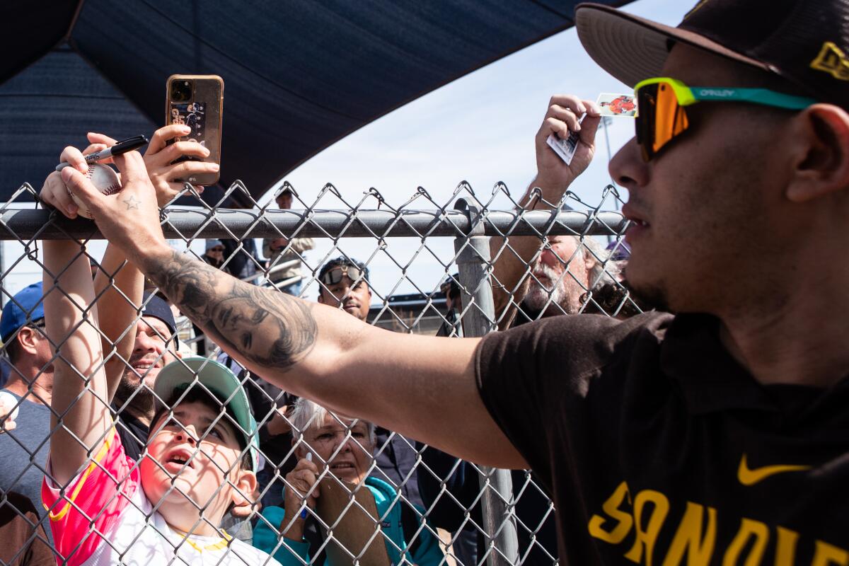 Pirates pitcher convinces fan he's Bryce Harper, joining the Yankees