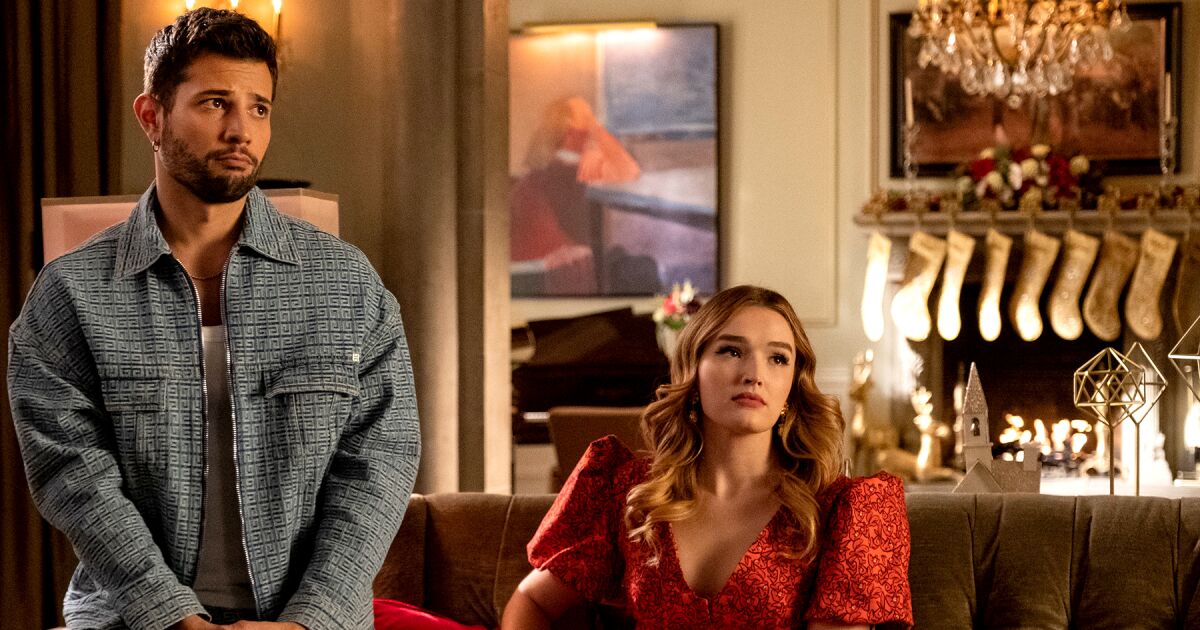 What's on TV Monday 'Dynasty' on The CW; Christmas specials Los