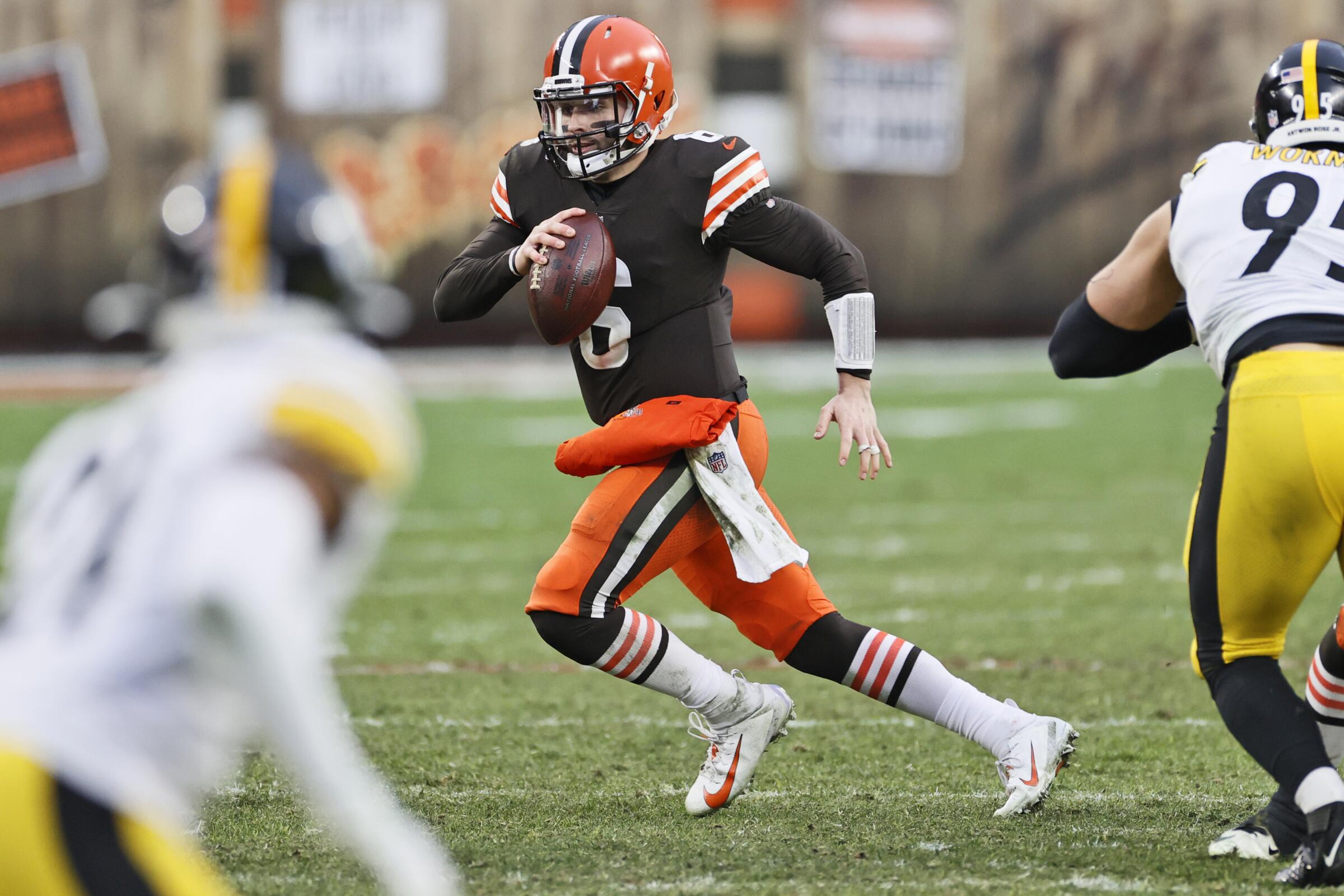Cleveland Browns quarterback Baker Mayfield (6) scrambles during the second half.