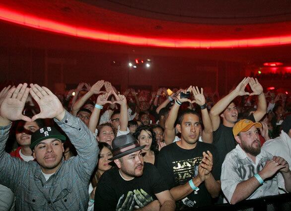 audience hands