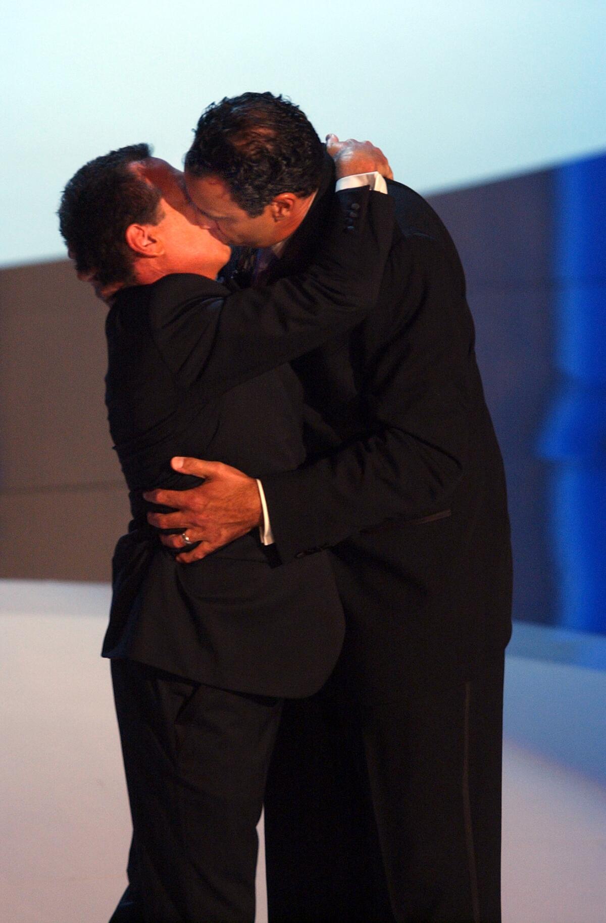 Garry Shandling and Brad Garrett share a comedic kiss.