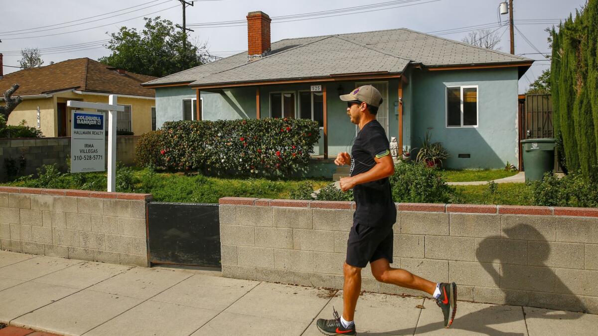 Una casa en venta, el año pasado, en Burbank.