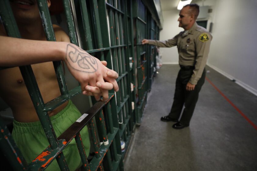 LOS ANGELES, CA - OCTOBER 02, 2019 Los Angeles County Sheriff's Commander Jason Wolak who oversees Custody Services Division-General Population tours the Men's Central Jail located at 441 Bauchet St in downtown Los Angeles on October 02, 2019. (Al Seib / Los Angeles Times)