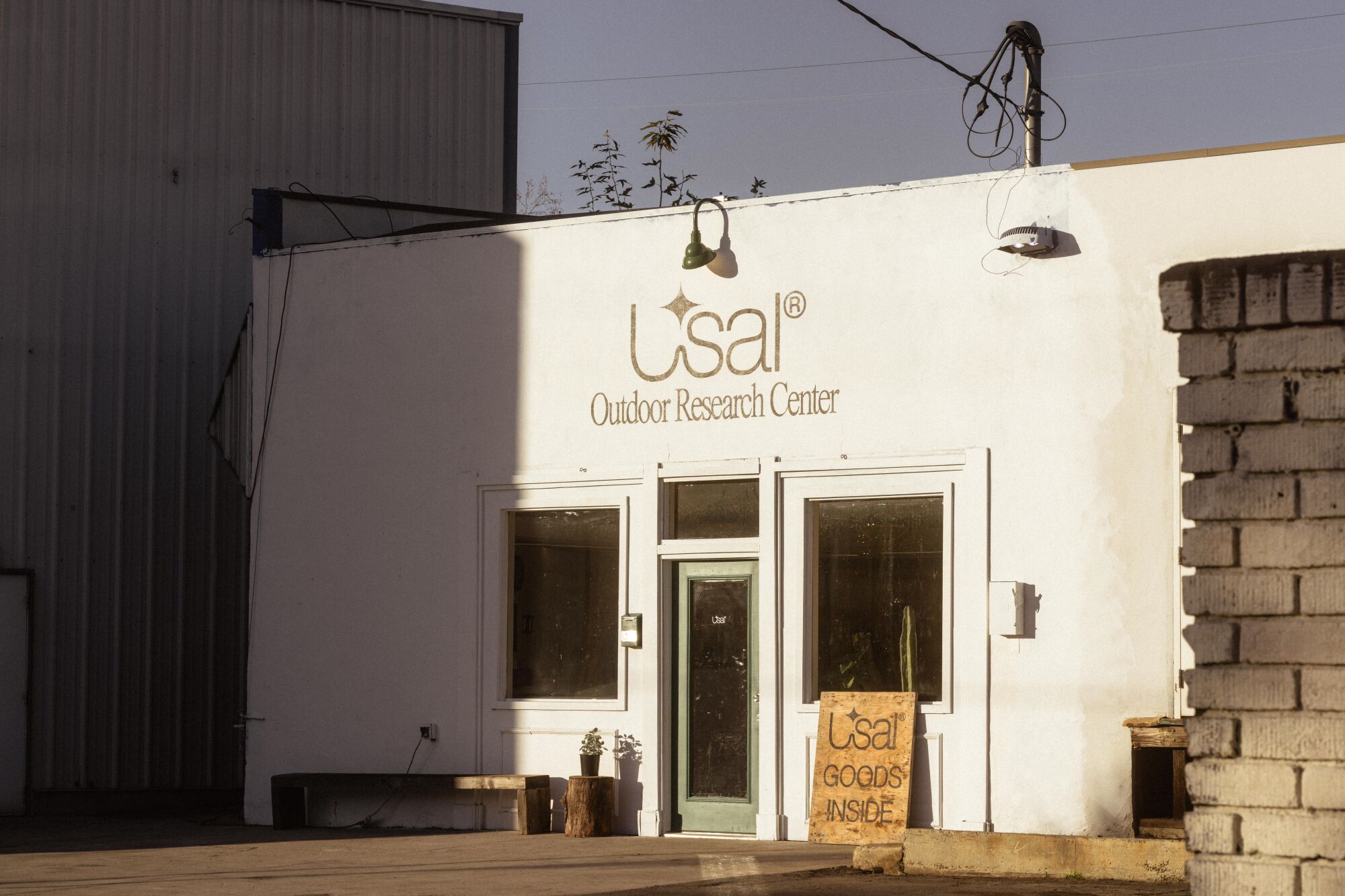 The white storefront of the Usal shop 