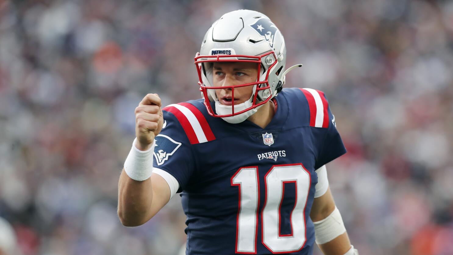 Jones tosses 3 TDs, Mayfield hurt as Pats beat Browns 45-7 - The