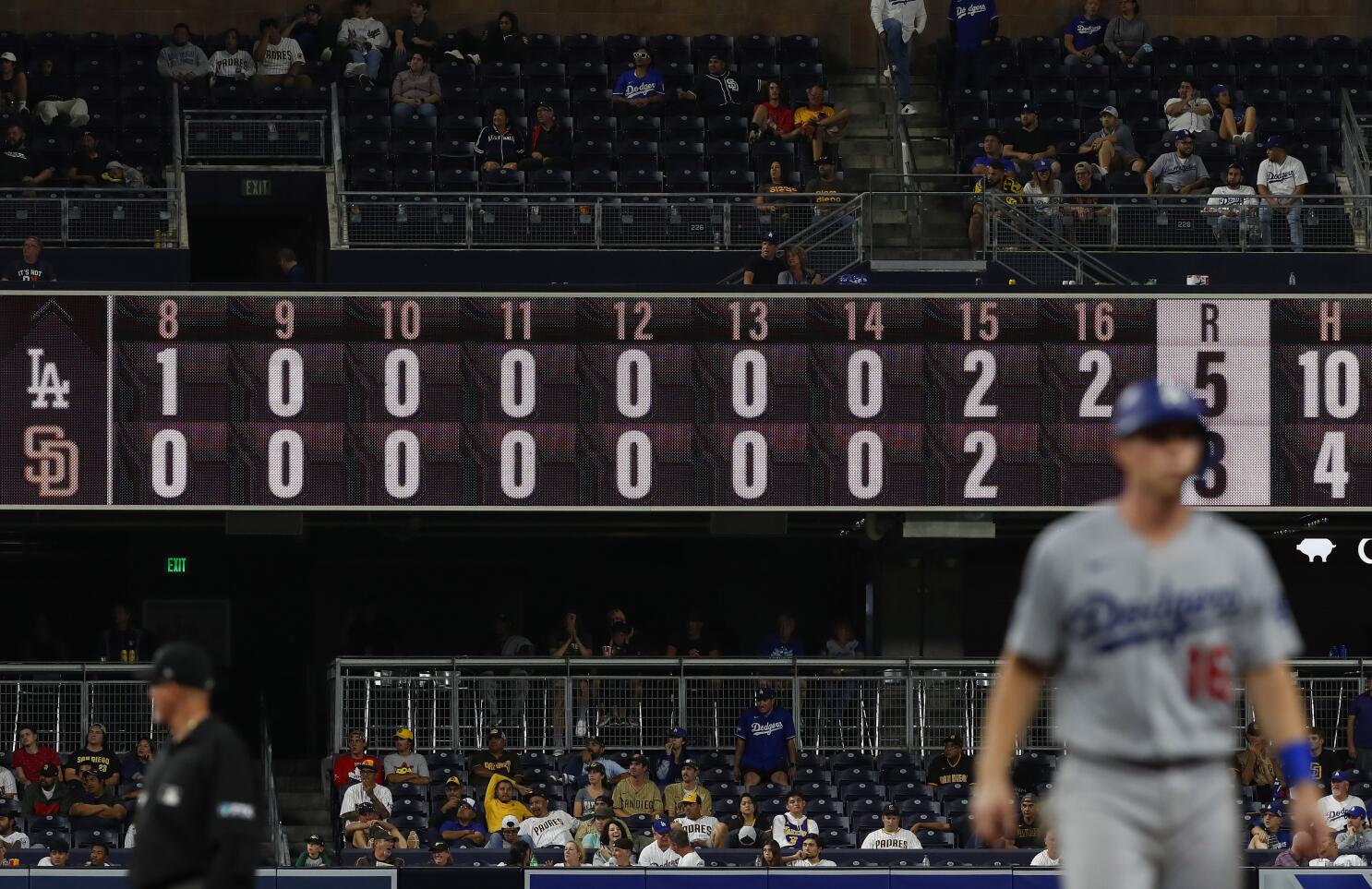 Dodgers stun Padres 5-2 in extra innings